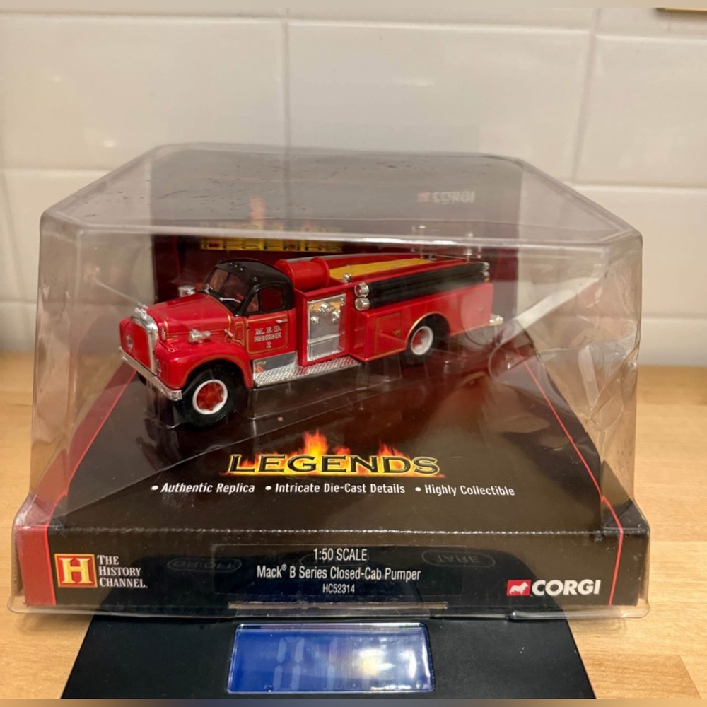 Nib Corgi Mack B Series Open Cab Pumper Fire Truck Retired